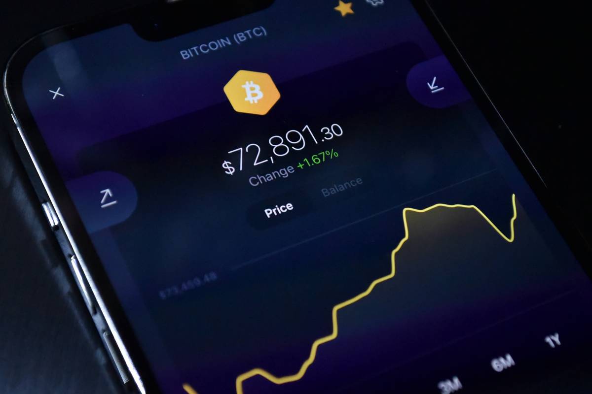 Comparison table of bitcoin wallet search methods with risk and success rates